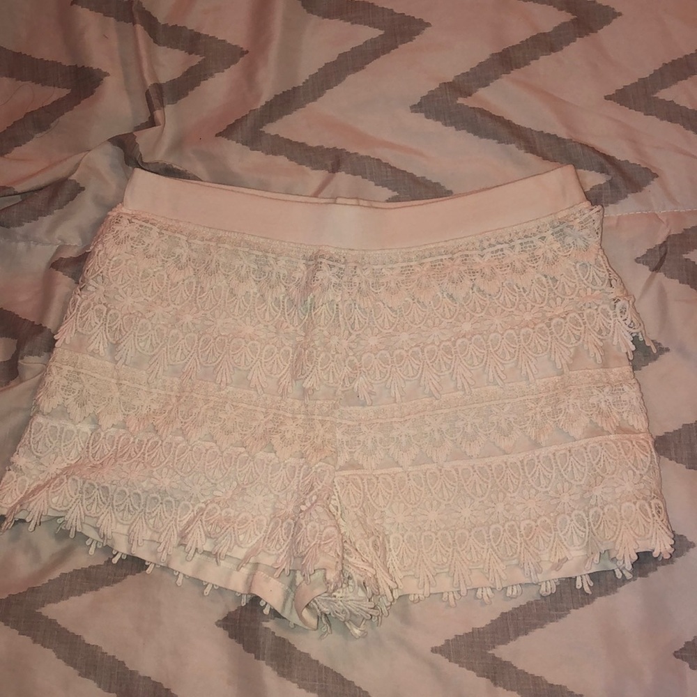 EXPRESS cream lace shorts